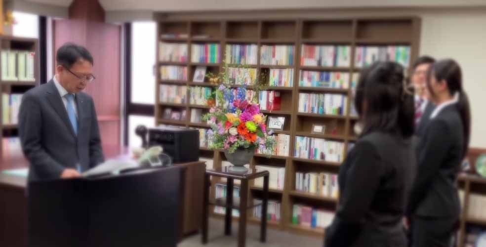 入社式の様子の写真
